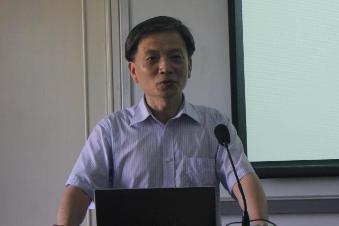 王初明教授进行演讲