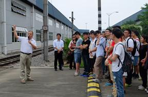 工作人员讲解 工作人员讲解