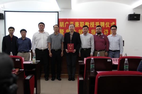 受聘合影_编辑.jpg
