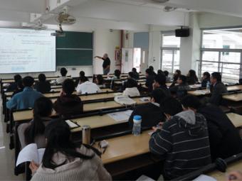 de Boer教授授课中