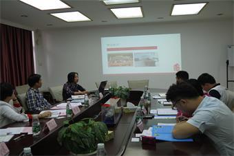 张蔚洁副书记介绍学院概况