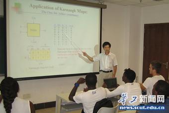 俞鹤伟教授在授课