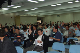 理事们对两个条例进行表决