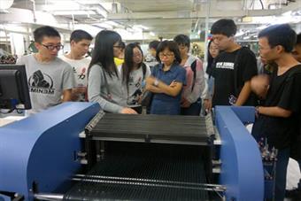 参观香港理工大学纺织及制衣学系实验室 参观香港理工大学纺织及制衣学系实验室