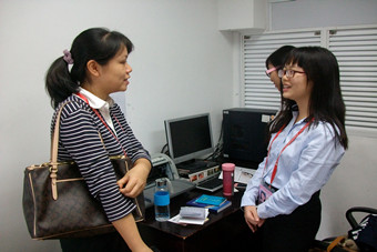 Meeting with students in internship