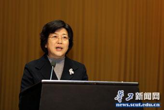 刘琪瑾汇报学校干部选拔任用工作情况
