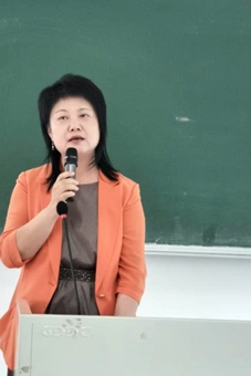行政副院长陈珺致辞