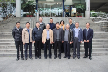 专家和校内教师合影