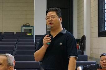 司聚民书记介绍向校友们学院情况